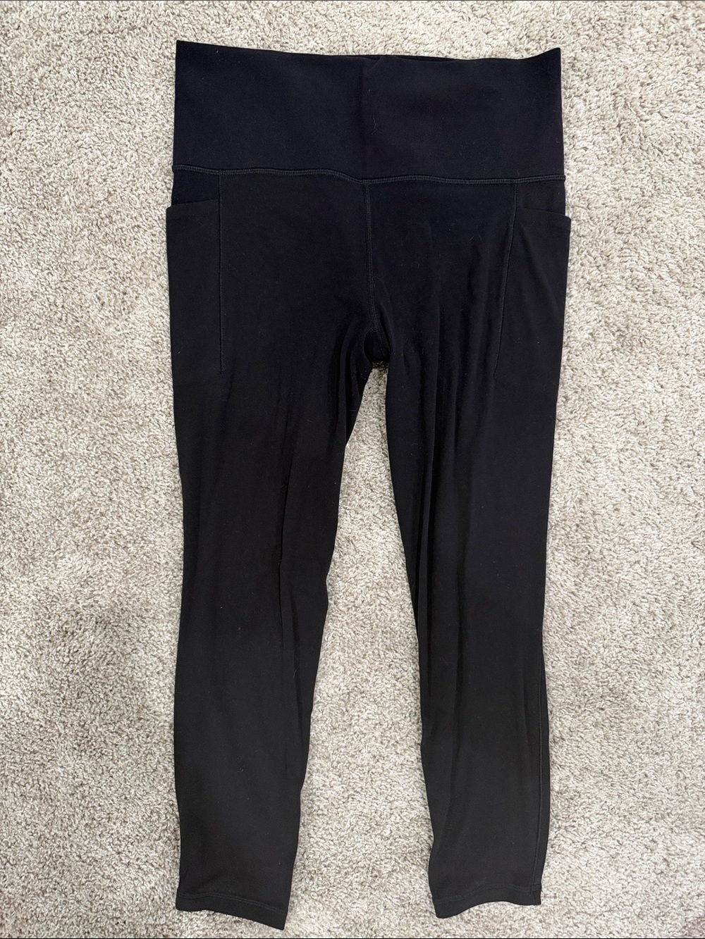 Athleta Salutation stash 7/8 Black Legging